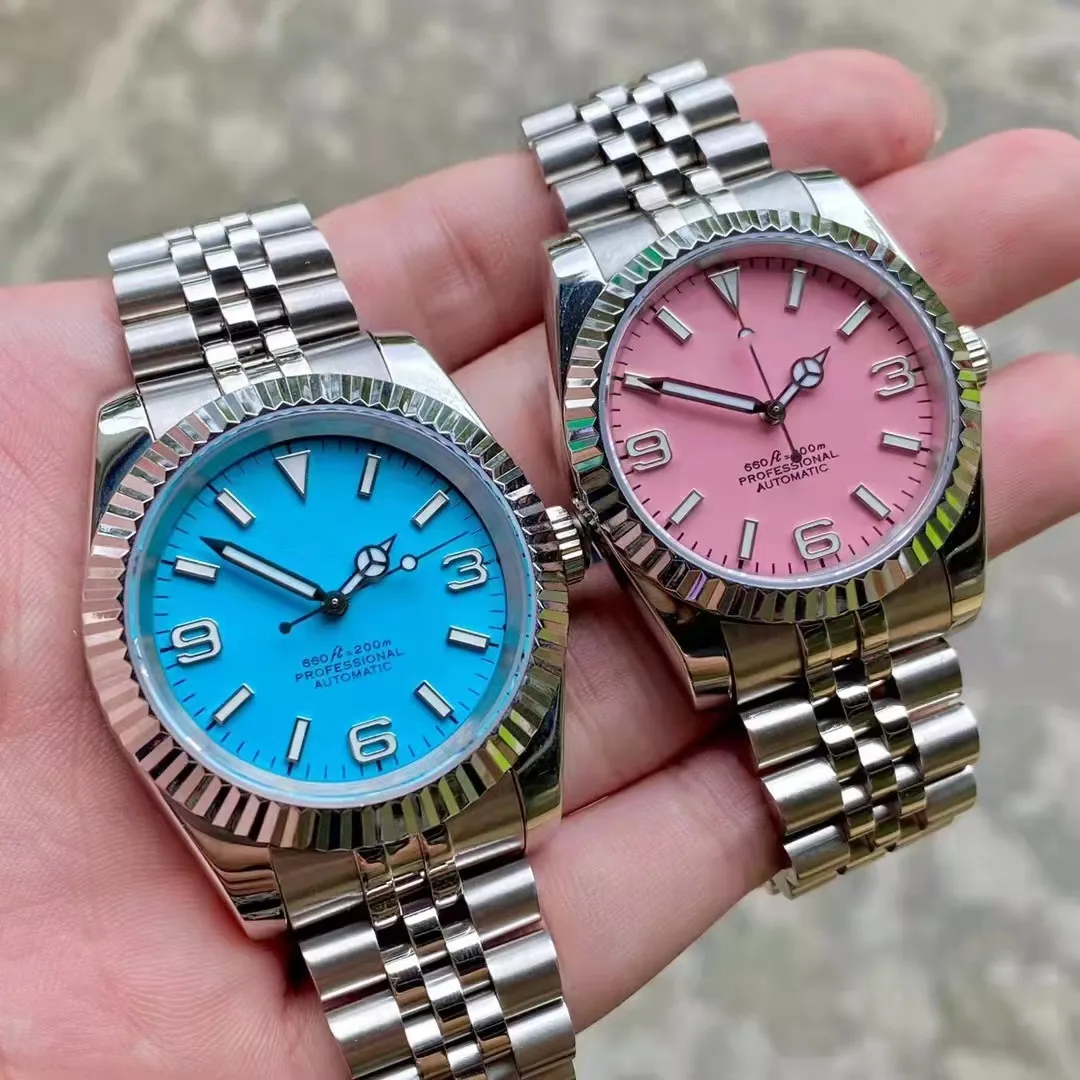 Men's mechanical watch Refitting watch 39.5mm stainless steel case and strap to assemble Japanese nh35 movement blue watch
Men's mechanical watch Refitting watch 39.5mm stainless steel case and strap to assemble Japanese nh35 movement blue watch