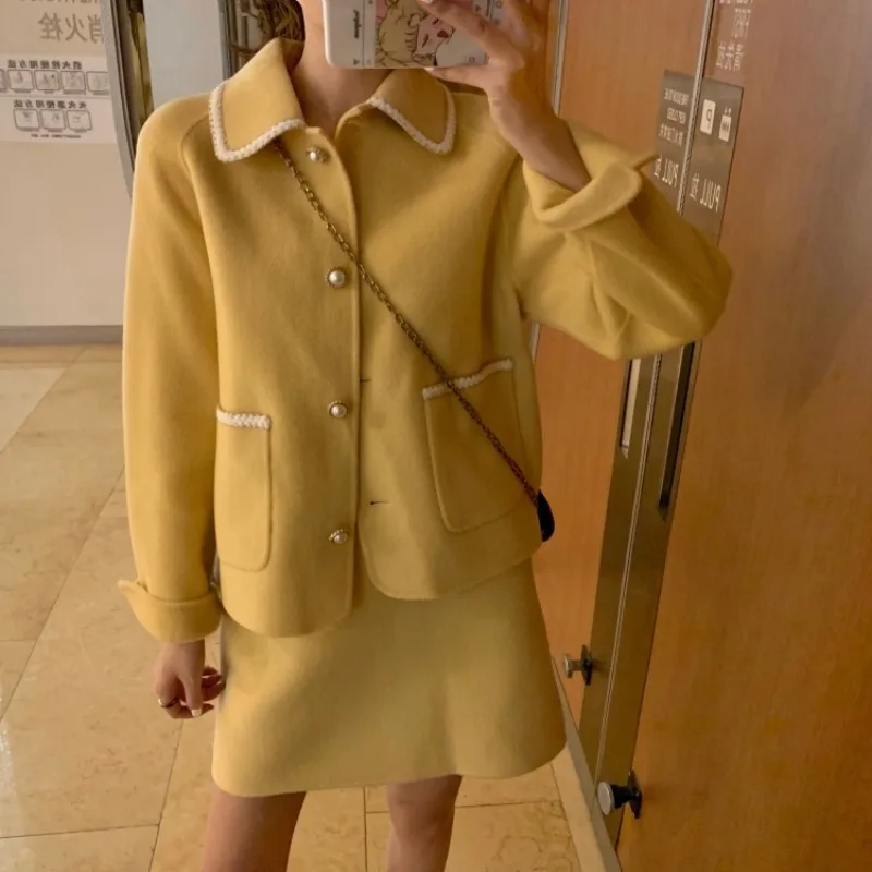 Autumn and winter new Korean style loose style Hepburn fur coat medium length small double face woolen coat woman
Autumn and winter new Korean style loose style Hepburn fur coat medium length small double face woolen coat woman