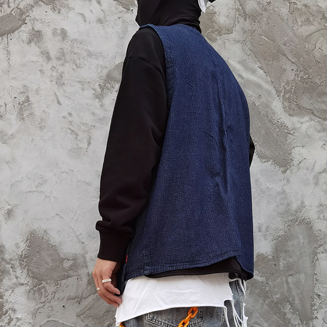 ATSUNNY American High Street Fashion Denim Vest Street Basic Loose Multi Pocket V-neck Denim Jacket
ATSUNNY American High Street Fashion Denim Vest Street Basic Loose Multi Pocket V-neck Denim Jacket