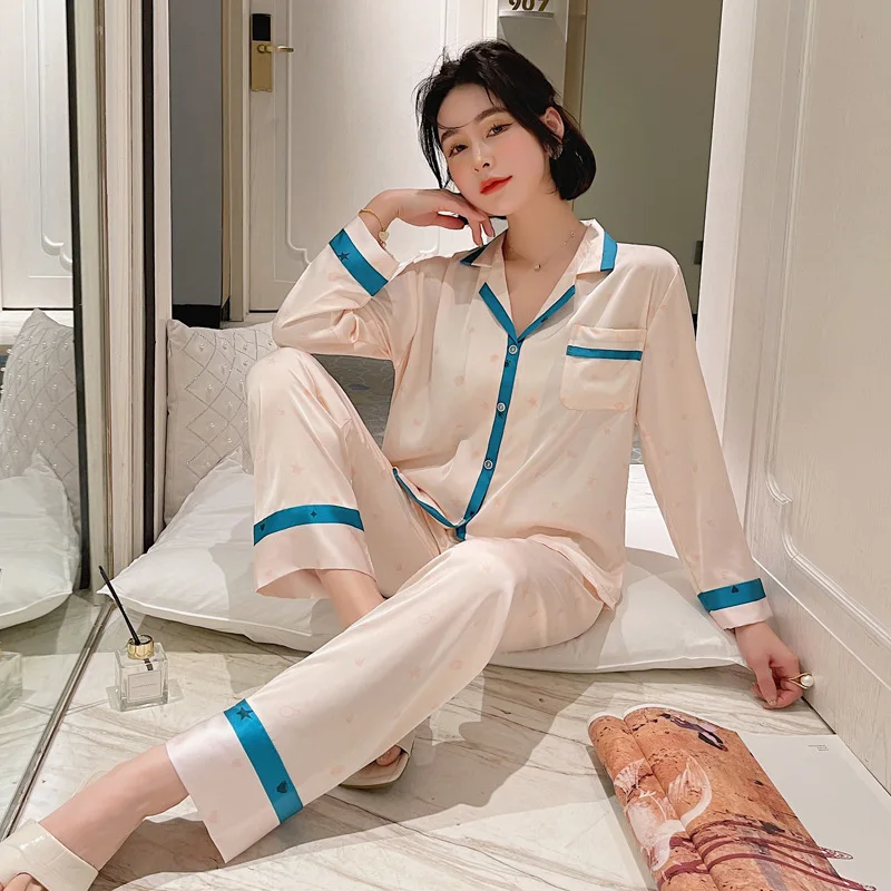 Комплект женский атласный из 2 предметов, рубашка и брюки, на пуговицах, домашняя одежда, повседневная одежда для сна, ночная рубашка, интимн... 
Комплект женский атласный из 2 предметов, рубашка и брюки, на пуговицах, домашняя одежда, повседневная одежда для сна, ночная рубашка, интимн...