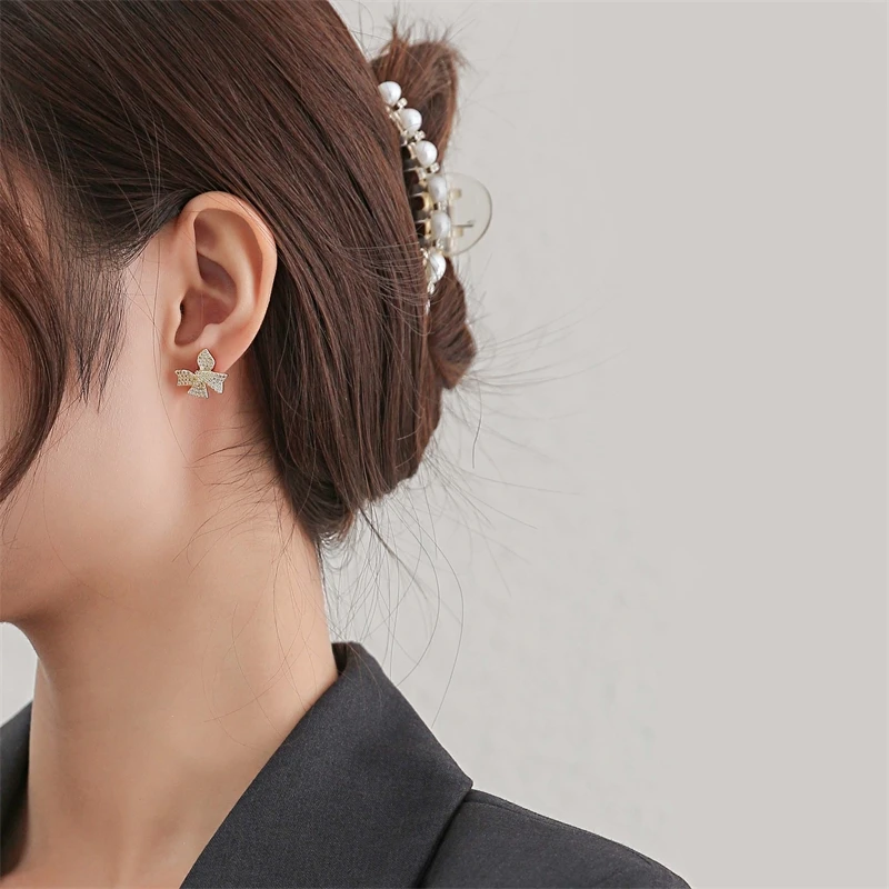 Full Diamond Bow Ear Studs 2021 New Fashion Earrings Korean Graceful Online Influencer Earrings Ear Clips Women without Pierced
Full Diamond Bow Ear Studs 2021 New Fashion Earrings Korean Graceful Online Influencer Earrings Ear Clips Women without Pierced