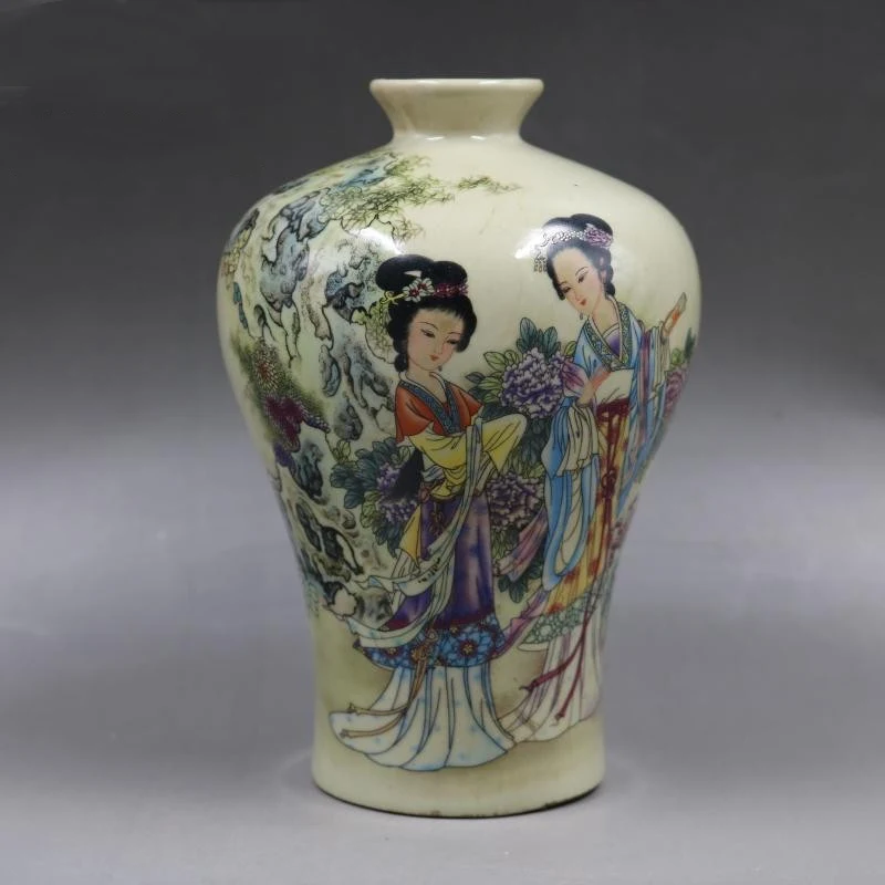 

The Qing Dynasty, Tongzhi Years, Famille Rose, Figures of Maids, Plum Vases, Antique Porcelain, Study, Ornaments, Folk Porcelain