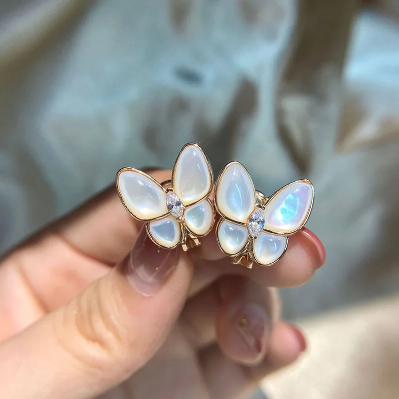 Новинка, часы Natural, броши в виде бабочки из раковины серьги для женщин из натуральной кожи 925 Стерлинговое Серебро Циркон в форме сердца Свад... 
Новинка, часы Natural, броши в виде бабочки из раковины серьги для женщин из натуральной кожи 925 Стерлинговое Серебро Циркон в форме сердца Свад...