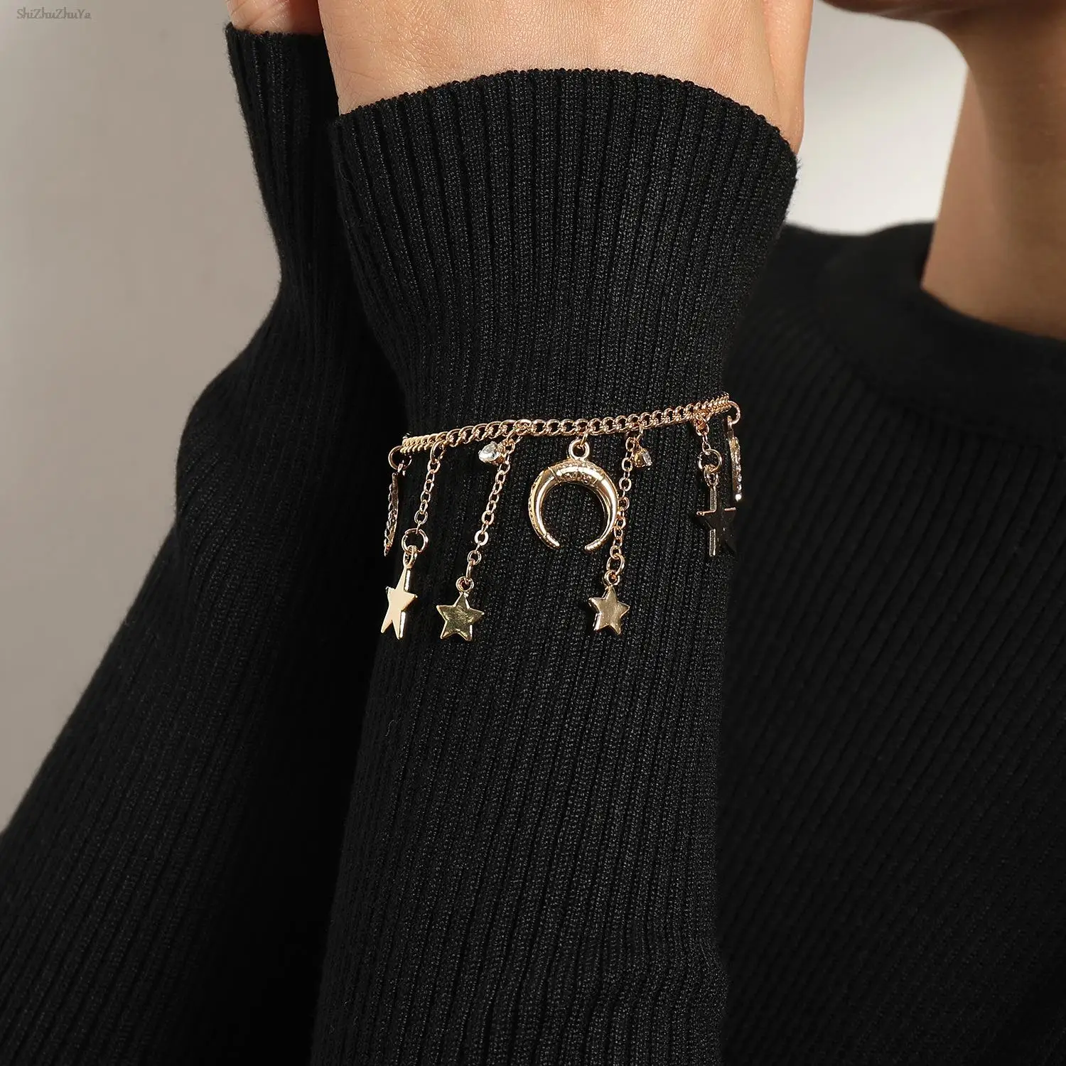 Trendy zircon full diamond crescent star tassel pendant bracelet exquisite personality exaggerated hip-hop ladies accessories
Trendy zircon full diamond crescent star tassel pendant bracelet exquisite personality exaggerated hip-hop ladies accessories