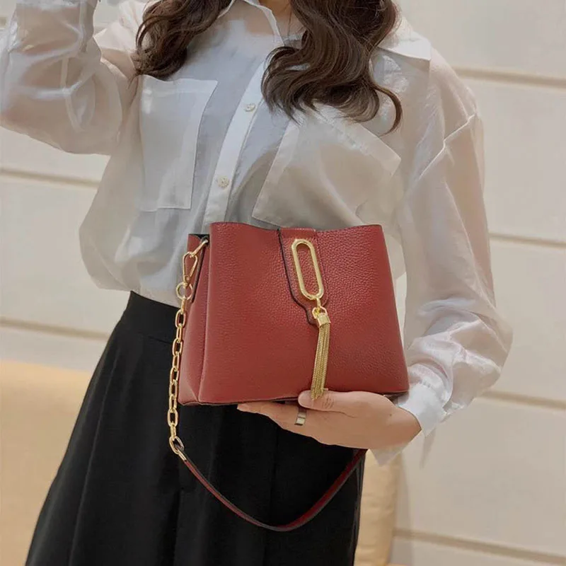 New Fashion chain bag women new fashion leather handbags ladies tassel messenger shoulder bag Luxury Handbags Real Cowhide 
New Fashion chain bag women new fashion leather handbags ladies tassel messenger shoulder bag Luxury Handbags Real Cowhide