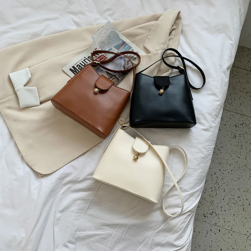 Vintage Crossbody Bucket Bag Luxury Woman Bag Female Shoulder Handbags Solid Color Messenger Crossbody Bags Sac Main
Vintage Crossbody Bucket Bag Luxury Woman Bag Female Shoulder Handbags Solid Color Messenger Crossbody Bags Sac Main