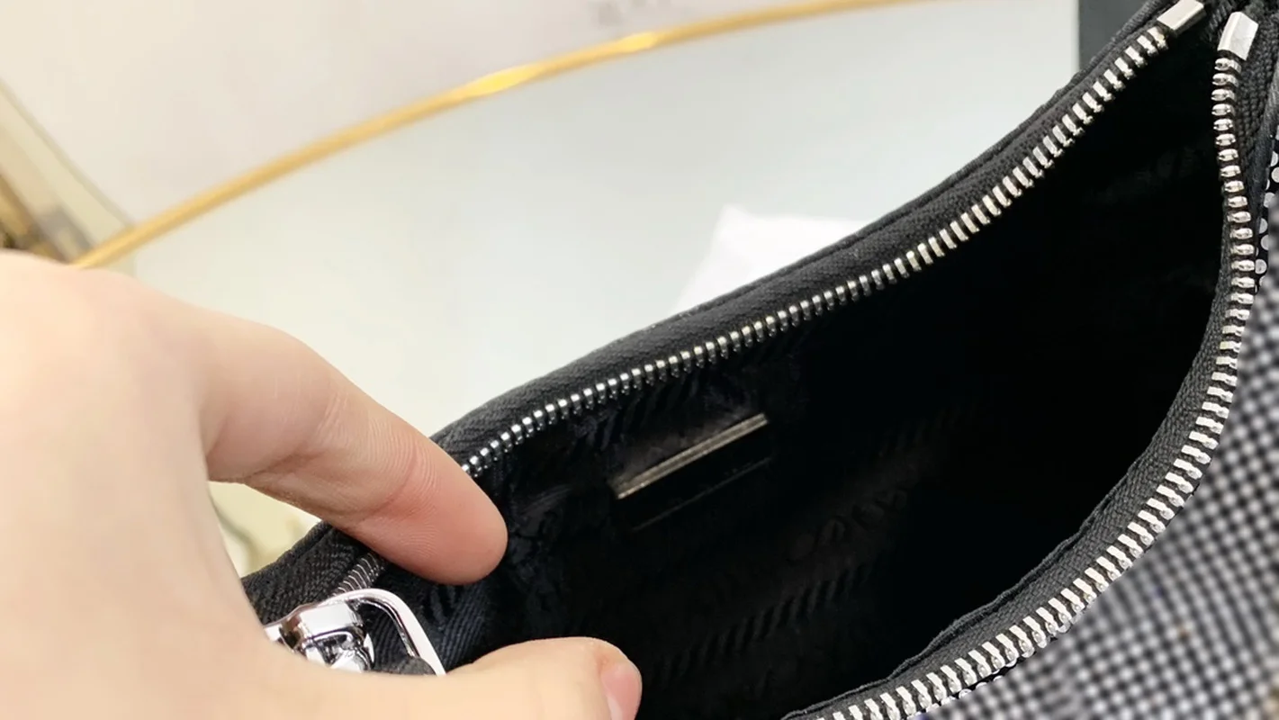 2021 summer new style, trendy fashion all-match shoulder bag, fashionable and colorful diamond pouch
2021 summer new style, trendy fashion all-match shoulder bag, fashionable and colorful diamond pouch