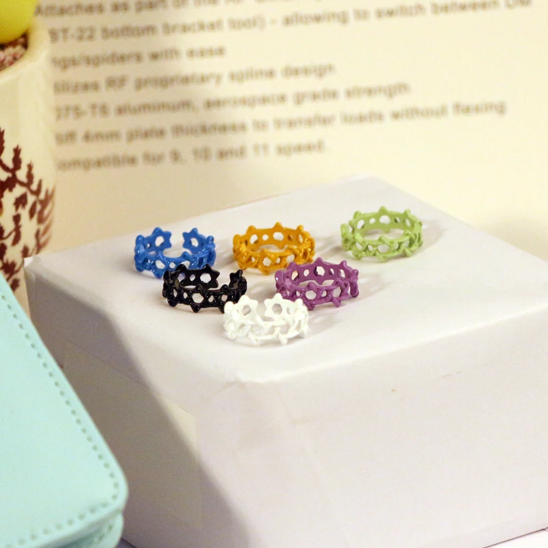 2021 New fashion personality ladies hollow opening candy ring geometric hand-painted party irregular ring jewelry
2021 New fashion personality ladies hollow opening candy ring geometric hand-painted party irregular ring jewelry