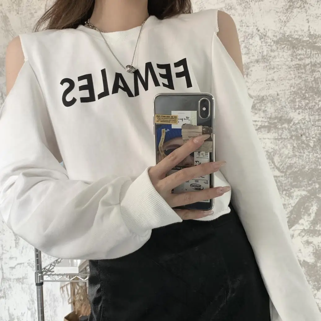 New Hoodie in autumn and winter 2020, short top with holes and open shoulders, casual letters and long sleeve women's wear
New Hoodie in autumn and winter 2020, short top with holes and open shoulders, casual letters and long sleeve women's wear