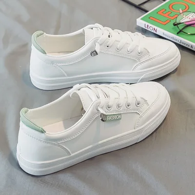 white of small The children shoes wear casual flat-soled shoes in ins fashion in spring and summer.walking shoes
white of small The children shoes wear casual flat-soled shoes in ins fashion in spring and summer.walking shoes