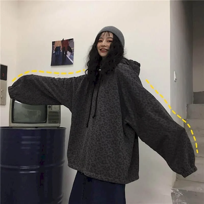 Plus sweater 2020 spring new trendy Korean version of Harajuku bf wind dark retro leopard print loose bat sleeve hooded top
Plus sweater 2020 spring new trendy Korean version of Harajuku bf wind dark retro leopard print loose bat sleeve hooded top