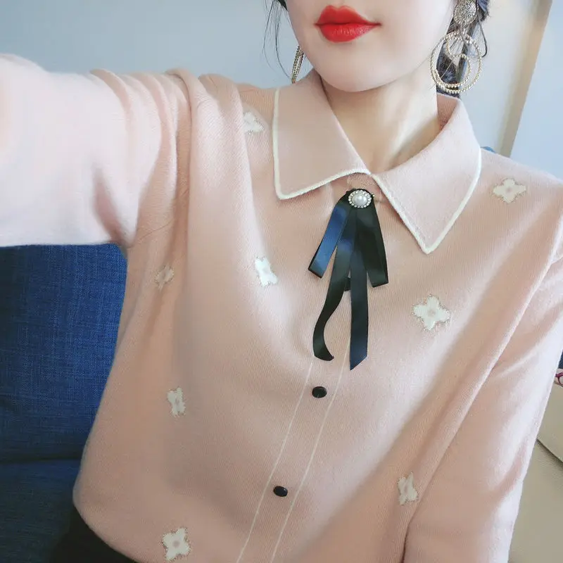 Baby collar sweater women's bottoming shirt academic style jacquard bow autumn and winter new large size knitwear pullover top
Baby collar sweater women's bottoming shirt academic style jacquard bow autumn and winter new large size knitwear pullover top