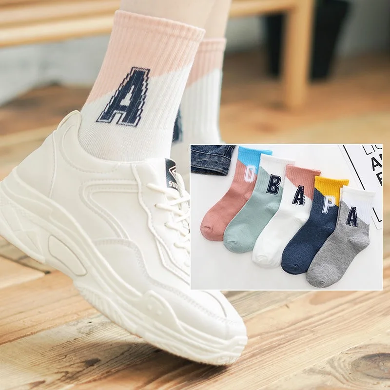 5 pairs of Spring and summer fashion letters in the tube of the Japanese department of street college wind trend cotton socks
5 pairs of Spring and summer fashion letters in the tube of the Japanese department of street college wind trend cotton socks