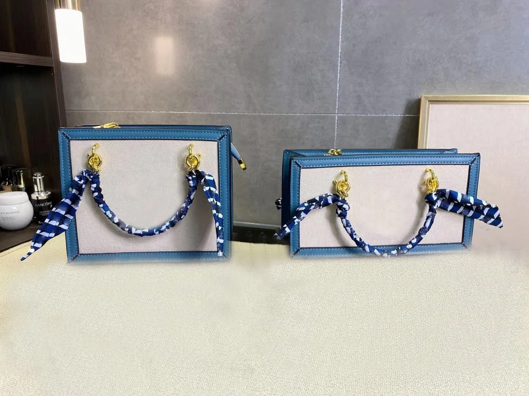 100927 2021New women's fashion beancurd bag Handbag straddle bag 
100927 2021New women's fashion beancurd bag Handbag straddle bag