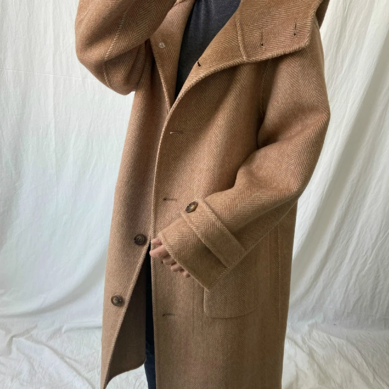 2021 Winter Korean High-End Herringbone Hooded Long Loose Handmade 100% Wool Coat Women Double-Sided Plus Size Woolen Overcoat
2021 Winter Korean High-End Herringbone Hooded Long Loose Handmade 100% Wool Coat Women Double-Sided Plus Size Woolen Overcoat