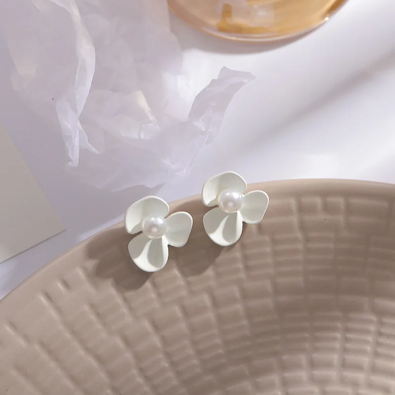 925 Sterling Trendy Flower with Pearl Women Dangle Earrings Korean Earrings Pearl Earrings Korean Elegant Jewelry
925 Sterling Trendy Flower with Pearl Women Dangle Earrings Korean Earrings Pearl Earrings Korean Elegant Jewelry