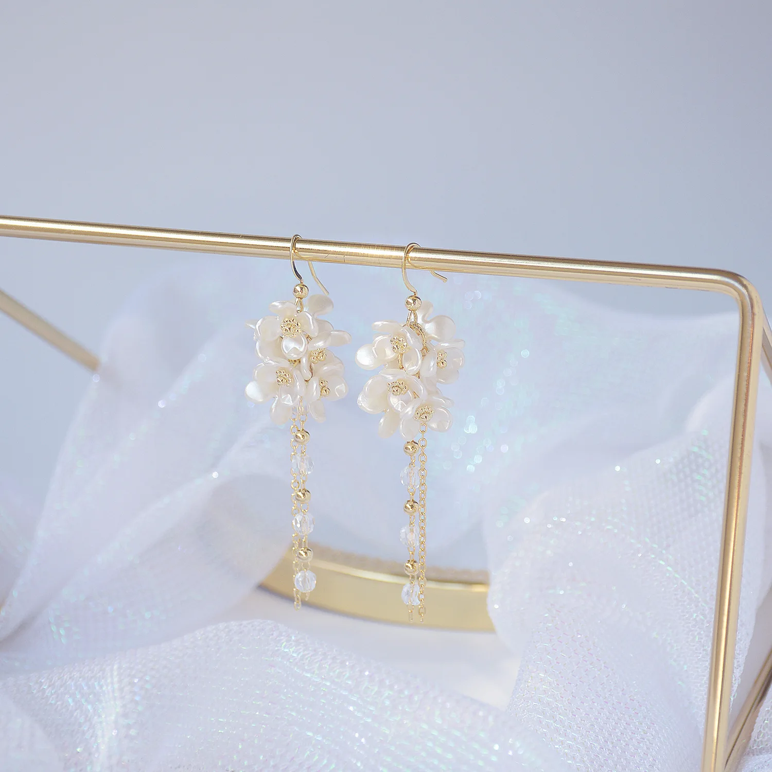 New jewelry design High Quality 14K Real Gold Flower Design Sense Long Tassel Stud Earrings for Women Cubic Zircon ZC Earrings
New jewelry design High Quality 14K Real Gold Flower Design Sense Long Tassel Stud Earrings for Women Cubic Zircon ZC Earrings