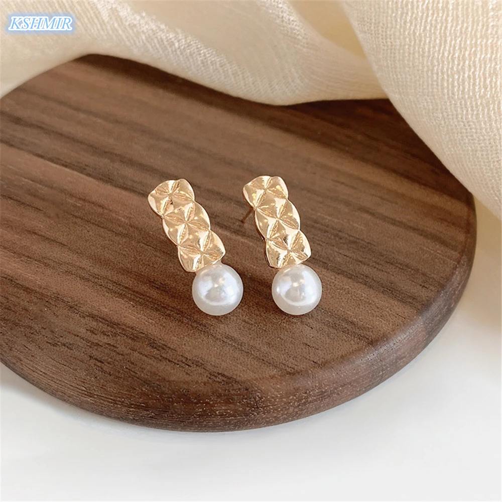 fashion geometry pearl INS eardrop French restoring ancient ways baroque earnail feminine temperament trend new earpiece
fashion geometry pearl INS eardrop French restoring ancient ways baroque earnail feminine temperament trend new earpiece