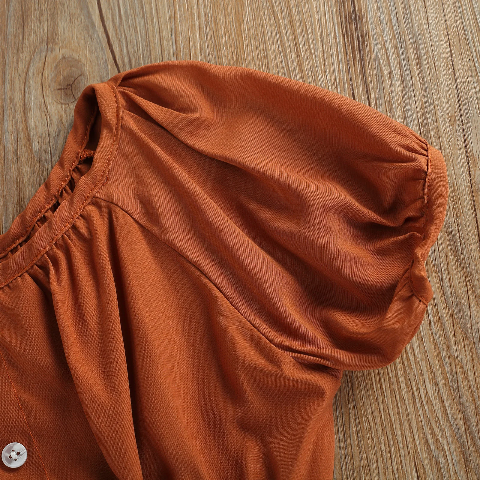Girl\u2019s Short-sleeved and Trousers Suit Fashion Solid Color T-shirt and Beam Feet Long Pants
Girl\u2019s Short-sleeved and Trousers Suit Fashion Solid Color T-shirt and Beam Feet Long Pants