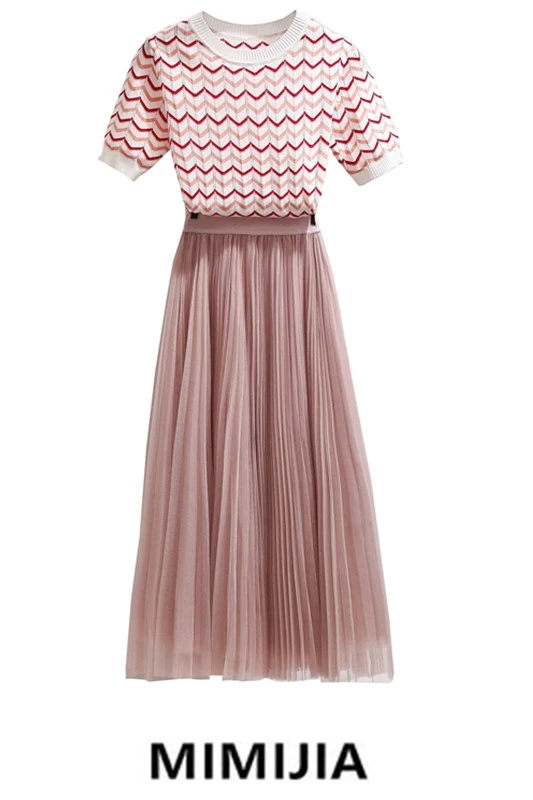 Elegant Skirt Outfit Women Summer French Slim Short Sleeve Knitted Tshirt Top+High Waist Sweet Mesh Pleated Skirt Two-Piece Sets
Elegant Skirt Outfit Women Summer French Slim Short Sleeve Knitted Tshirt Top+High Waist Sweet Mesh Pleated Skirt Two-Piece Sets