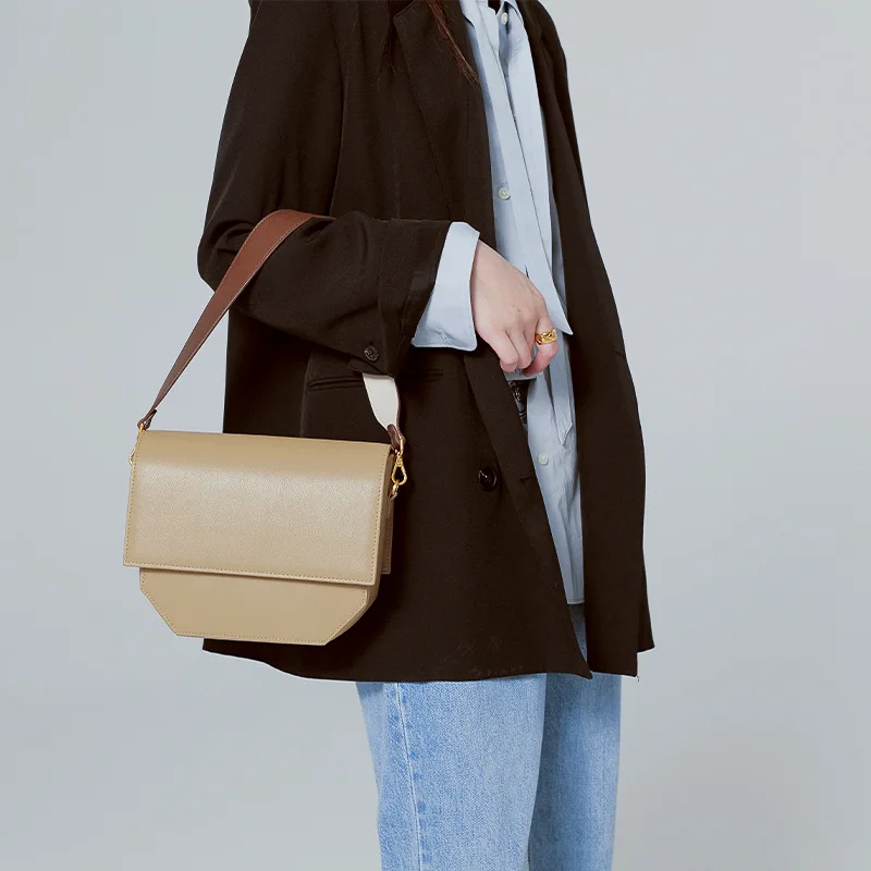 Genuine Leather Saddle Bag Purses and Handbags Available on Both Sides Fashion Women's New Messenger Bag Shoulder Bag Design Bag
Genuine Leather Saddle Bag Purses and Handbags Available on Both Sides Fashion Women's New Messenger Bag Shoulder Bag Design Bag
