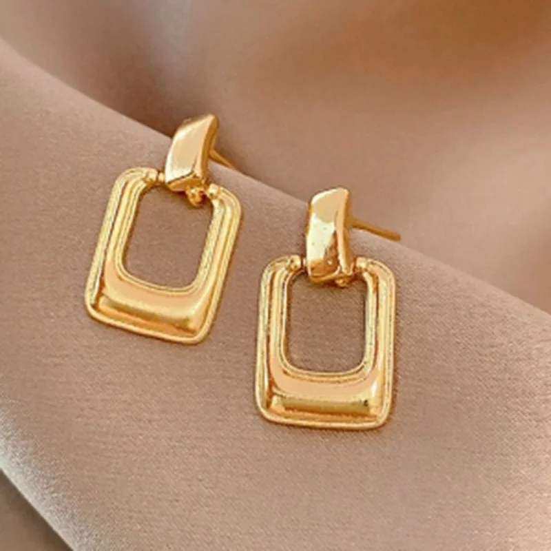Fashion classic personality Square Gold Earrings temperament cold wind retro geometric metal feeling Square Earrings for women
Fashion classic personality Square Gold Earrings temperament cold wind retro geometric metal feeling Square Earrings for women