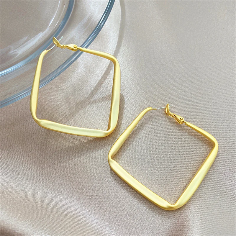 Golden Big Hoop Earrings Korean Geometry Metal Earrings For Women Female Retro Square Drop Earrings 2021 Trend Fashion Jewelry
Golden Big Hoop Earrings Korean Geometry Metal Earrings For Women Female Retro Square Drop Earrings 2021 Trend Fashion Jewelry