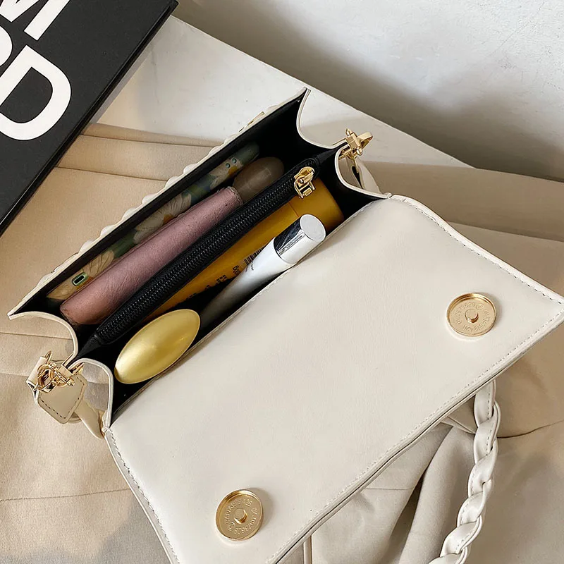 Crossbody Bags For Women 2021 New Style PU Leather Fashion Temperament Female Shoulder Bag Small Capacity Zipper Compartment 
Crossbody Bags For Women 2021 New Style PU Leather Fashion Temperament Female Shoulder Bag Small Capacity Zipper Compartment