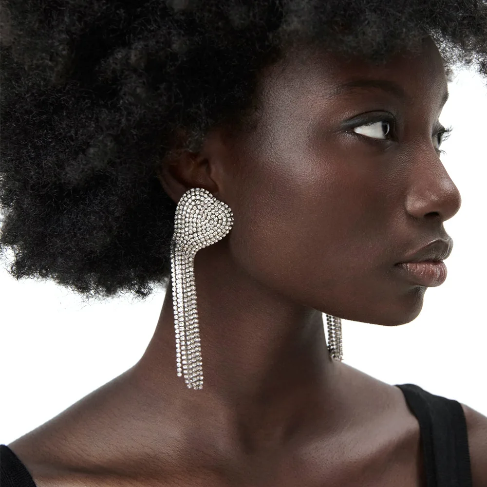 Za Exaggerated Heart-shaped Long Rhinestone Tassel Earrings for Woman Retro Claw Chain Earrings
Za Exaggerated Heart-shaped Long Rhinestone Tassel Earrings for Woman Retro Claw Chain Earrings