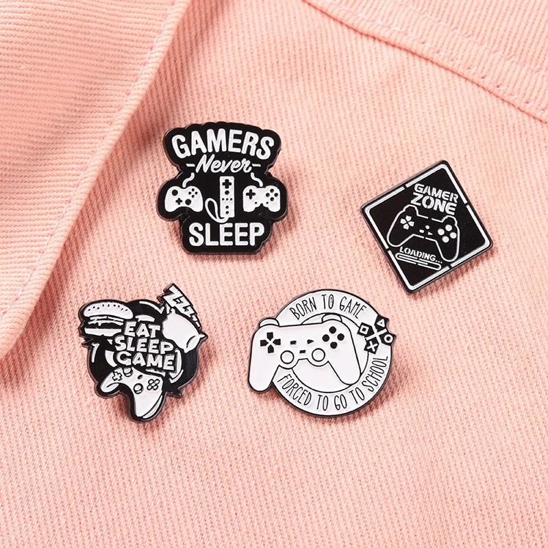 1pc Black And White Game Handle Brooch Creative Video Game Player Brooch Lapel Badge Bag Cartoon Jewelry Gift for Friends
1pc Black And White Game Handle Brooch Creative Video Game Player Brooch Lapel Badge Bag Cartoon Jewelry Gift for Friends