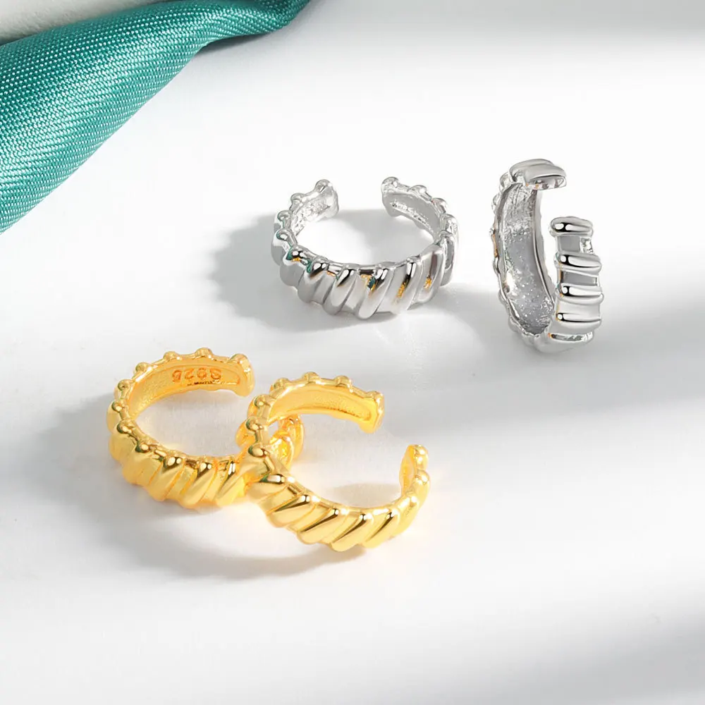 VENTFILLE 925 Sterling Silver High-end Ear Clip French Net Red No Pierced Female Temperament Simple Niche Accessories 
VENTFILLE 925 Sterling Silver High-end Ear Clip French Net Red No Pierced Female Temperament Simple Niche Accessories