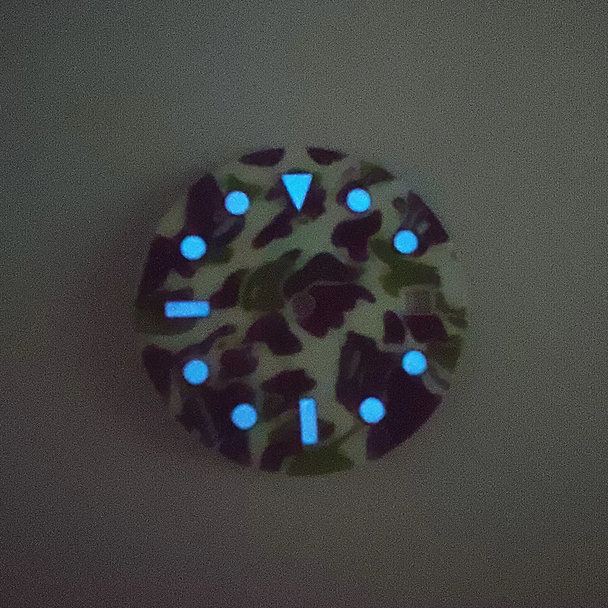 Watch Parts29mm Sterile Dial Luminous Watch Dial Luminous Suitable For NH35A NH36 movement0065
Watch Parts29mm Sterile Dial Luminous Watch Dial Luminous Suitable For NH35A NH36 movement0065