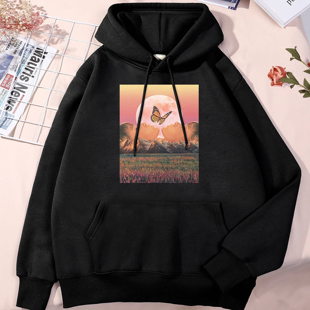 Sweatshirt Men Beautiful Butterfly And Two Girls Under The Moon Print Hoody Male Oversized O-Neck Hoodie Loose Kawaii Pullover
Sweatshirt Men Beautiful Butterfly And Two Girls Under The Moon Print Hoody Male Oversized O-Neck Hoodie Loose Kawaii Pullover