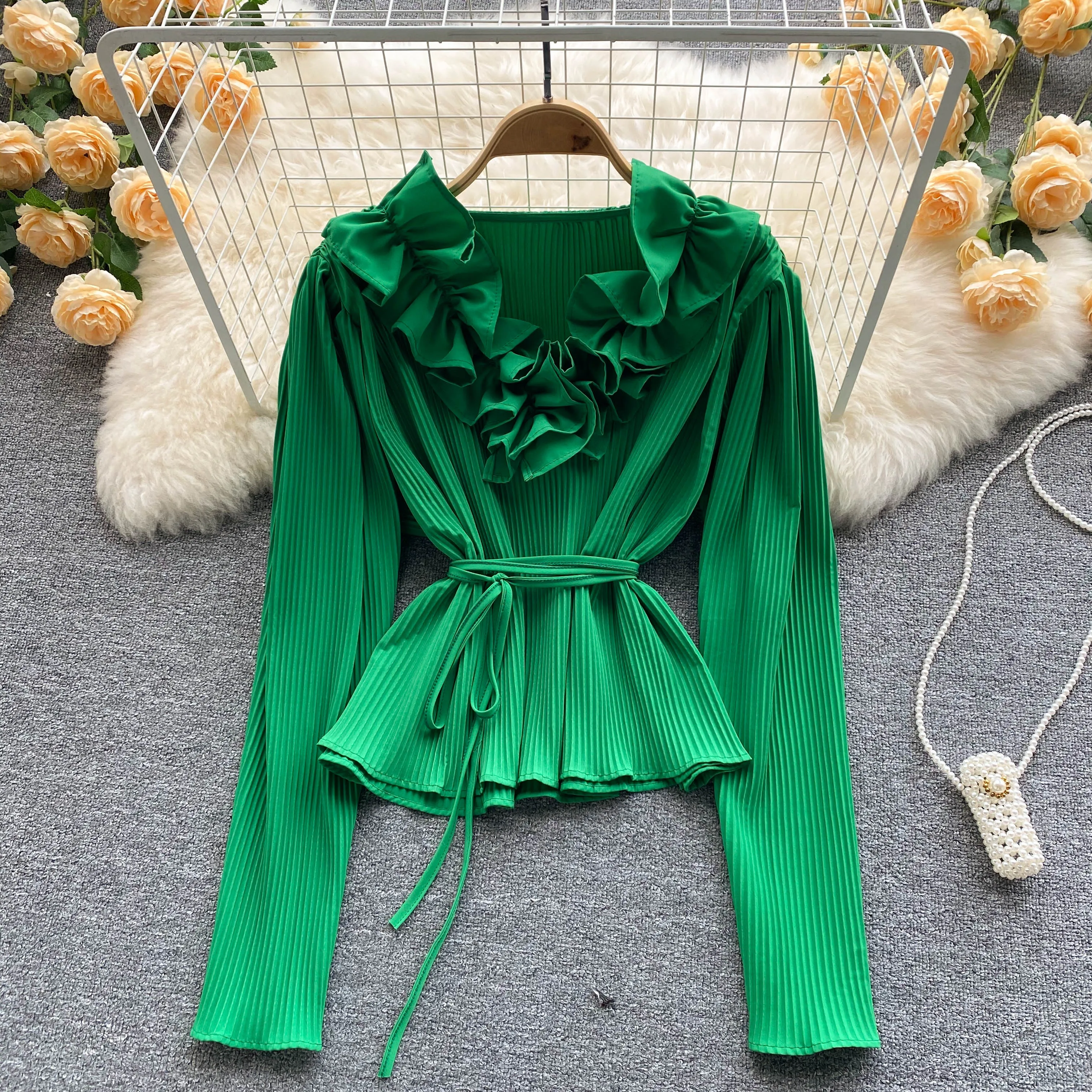 Новинка, модная Женская Осенняя Однотонная рубашка C807 с V-образным вырезом, оборками и длинным рукавом, короткий топ, элегантная женская блу...
Новинка, модная Женская Осенняя Однотонная рубашка C807 с V-образным вырезом, оборками и длинным рукавом, короткий топ, элегантная женская блу...