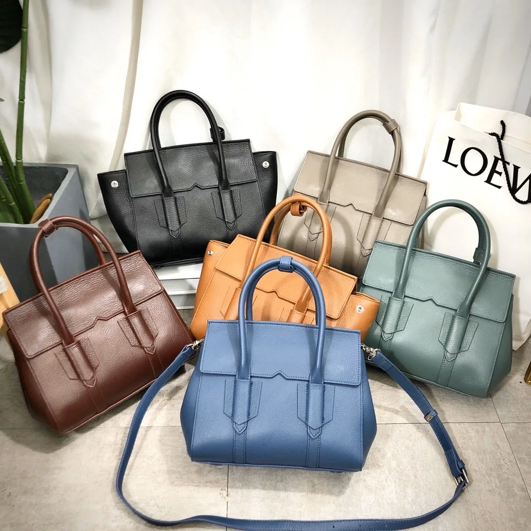 New leather hand-held big bag for women atmosphere simple large capacity tote bag commuter shoulder bag
New leather hand-held big bag for women atmosphere simple large capacity tote bag commuter shoulder bag