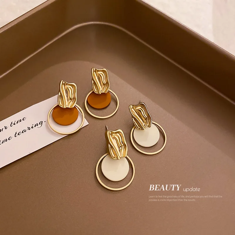 925 Silver Needle Baking Paint Geometric Korean Retro Temperament Circle Ins Minority High Sense Hong Kong Style Earrings
925 Silver Needle Baking Paint Geometric Korean Retro Temperament Circle Ins Minority High Sense Hong Kong Style Earrings