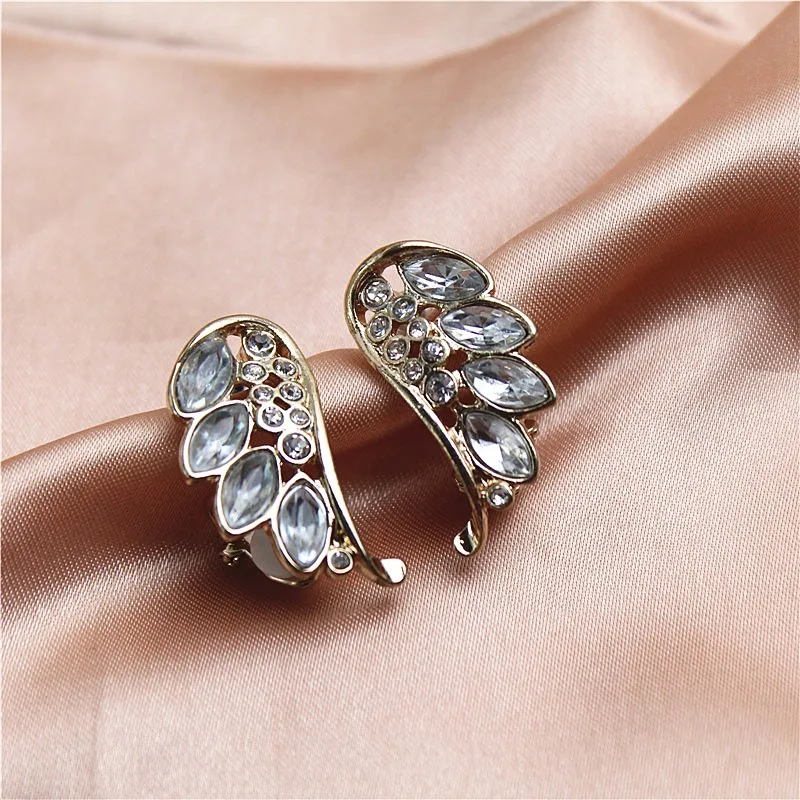 European and American style new wing shape with crystal stud clip exaggerated personality stud clip integrated earpiece
European and American style new wing shape with crystal stud clip exaggerated personality stud clip integrated earpiece