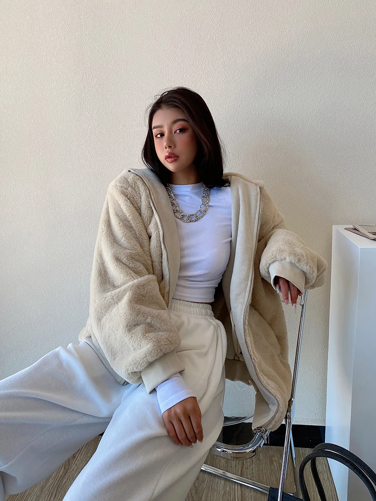 2020 Fashion Furry Faux Fur Coat Women Rabbit Fur Fluffy Warm Long Sleeve Female Outerwear Autumn Winter Coat Jacket Overcoat
2020 Fashion Furry Faux Fur Coat Women Rabbit Fur Fluffy Warm Long Sleeve Female Outerwear Autumn Winter Coat Jacket Overcoat