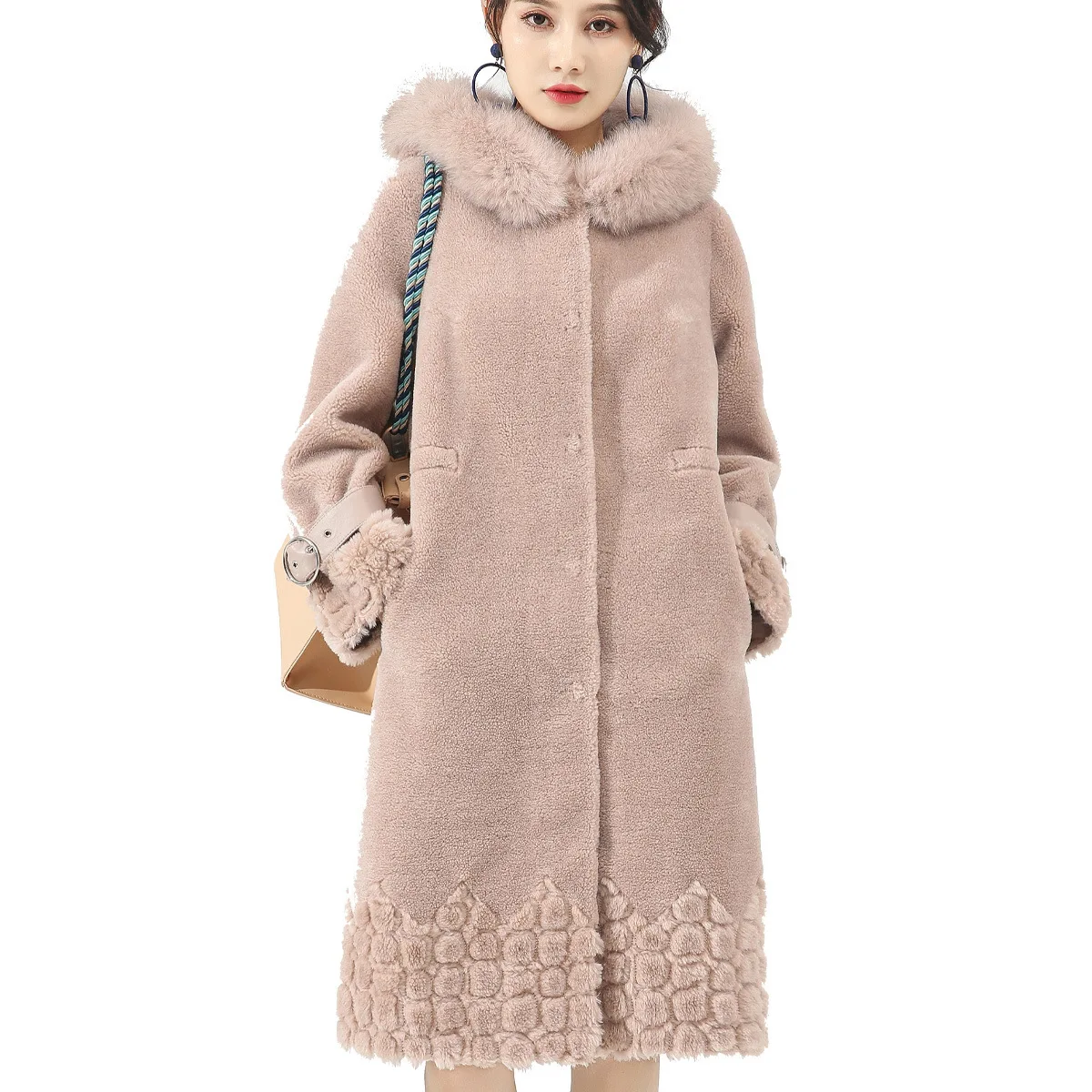 Fur one sheep shearing coat female 2019 Haining new grain wool fur fox collar
Fur one sheep shearing coat female 2019 Haining new grain wool fur fox collar