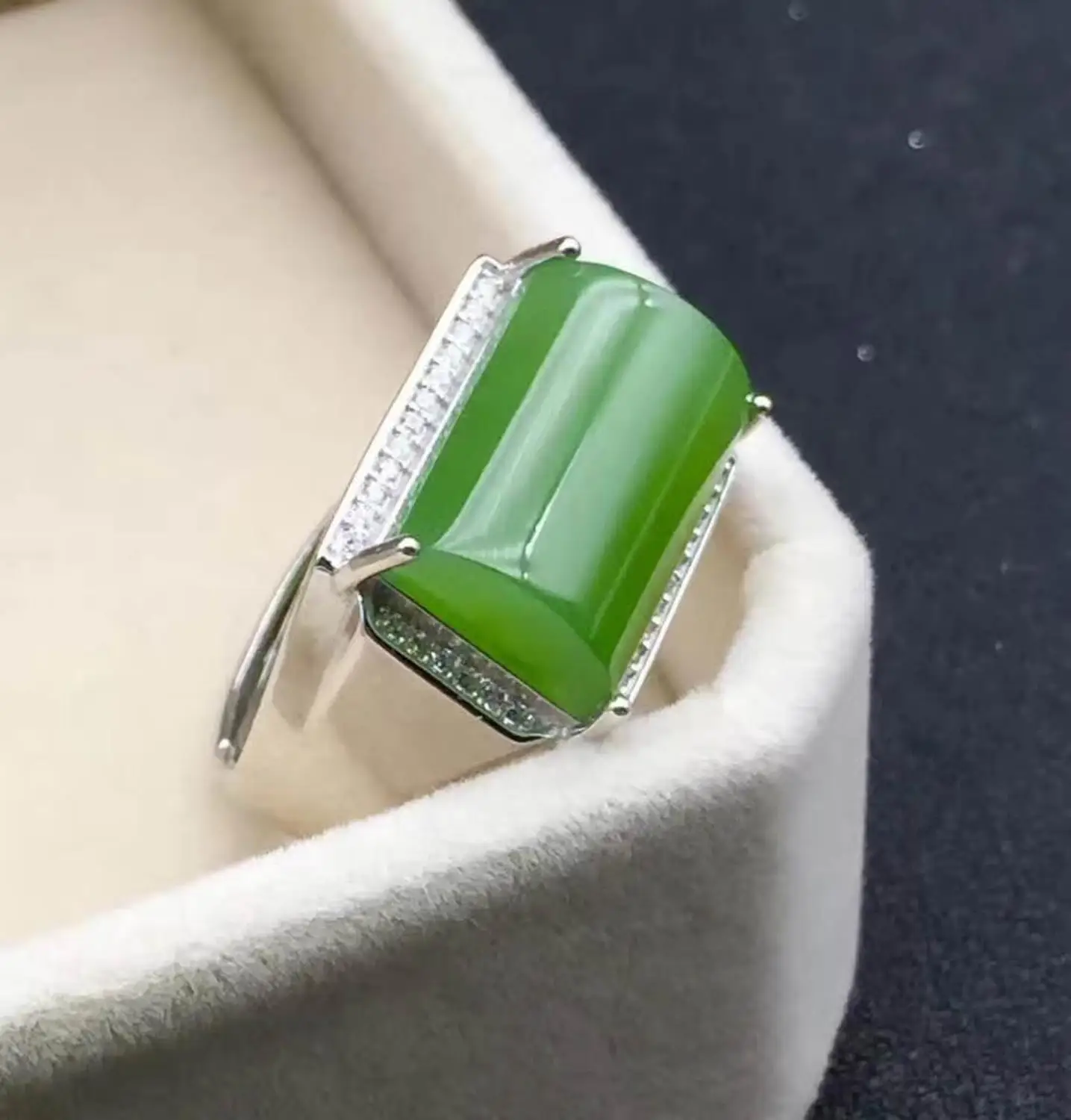 Мужское кольцо из настоящего и натурального нефрита, кольцо с камнем из серебра 925 пробы
Мужское кольцо из настоящего и натурального нефрита, кольцо с камнем из серебра 925 пробы