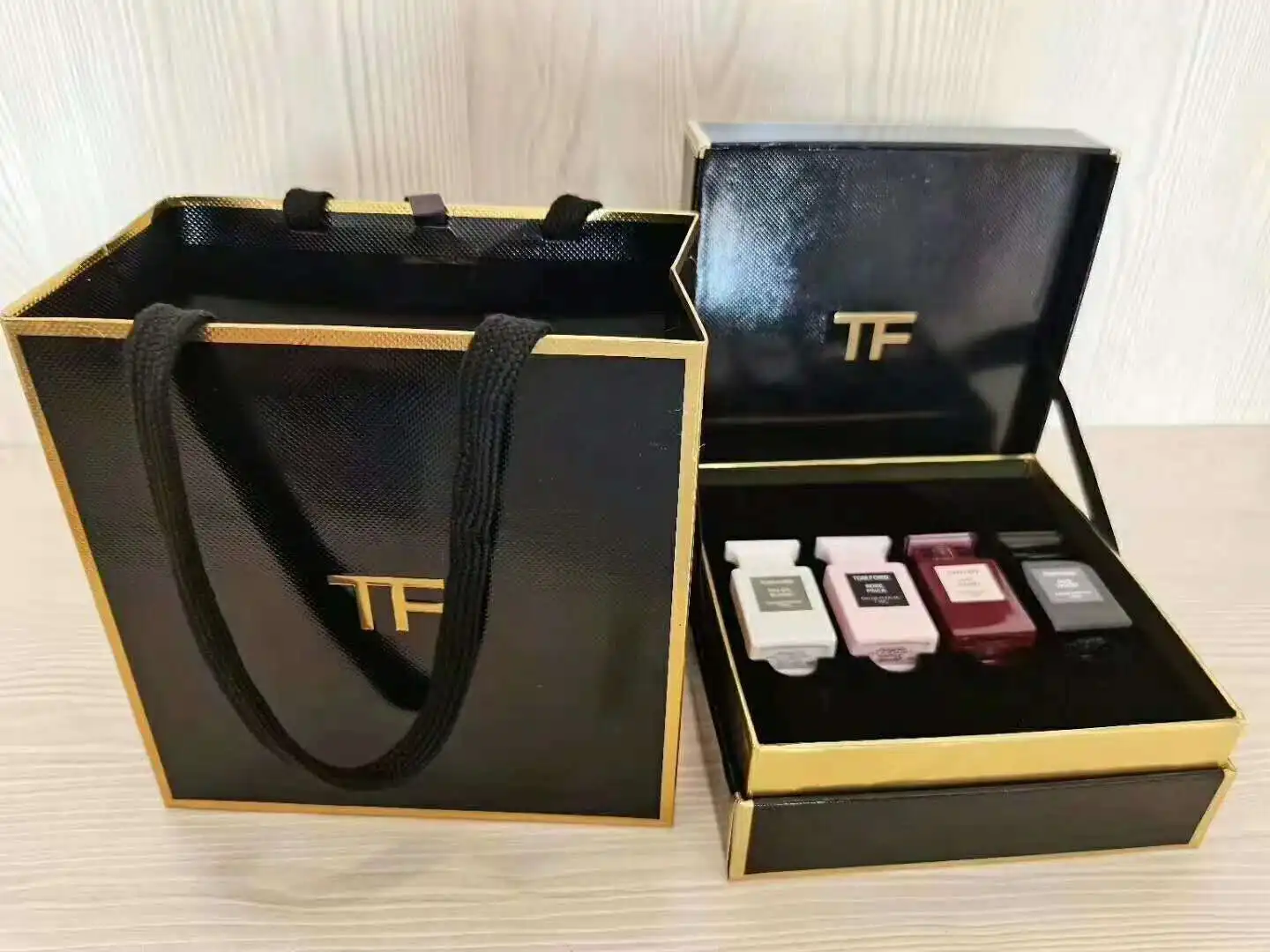 Hot Brand Men Perfume Long Lasting Eau De Cologne Parfum Spray Classic Rose Series Pheromone Parfum Femme Perfumes Fragrance
Hot Brand Men Perfume Long Lasting Eau De Cologne Parfum Spray Classic Rose Series Pheromone Parfum Femme Perfumes Fragrance