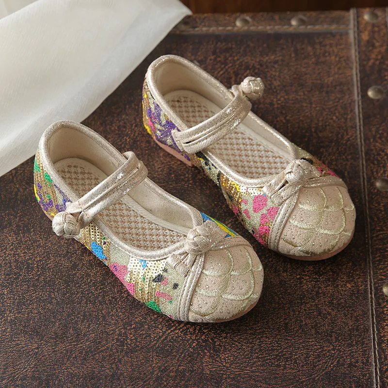 Spring and Autumn Girls Fashion Embroidered Laces Sequins Girls Hanfu Shoes Beef Tendon Bottom Non-slip Breathable Antique Shoes
Spring and Autumn Girls Fashion Embroidered Laces Sequins Girls Hanfu Shoes Beef Tendon Bottom Non-slip Breathable Antique Shoes