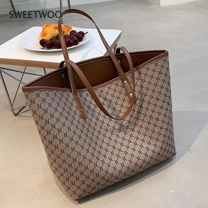 2 Pcs/set Luxury Designer High Capacity Tote Handbag for Women 2021 Trends Brand Designer Striped Shopper Shoulder Shopping Bag
2 Pcs/set Luxury Designer High Capacity Tote Handbag for Women 2021 Trends Brand Designer Striped Shopper Shoulder Shopping Bag