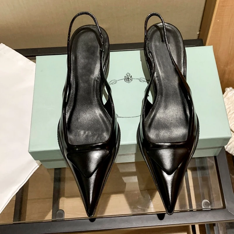 Women Sandals Luxury Shoes Triangle Logo Med Heel Pumps 2021 Spring Summer New Fashion Leather Pointed Toe Party Shoes
Women Sandals Luxury Shoes Triangle Logo Med Heel Pumps 2021 Spring Summer New Fashion Leather Pointed Toe Party Shoes