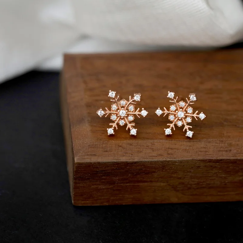 S925 sterling silver snowflake shaped full zircon earrings temperament versatile style simple fashion style personalized earring
S925 sterling silver snowflake shaped full zircon earrings temperament versatile style simple fashion style personalized earring