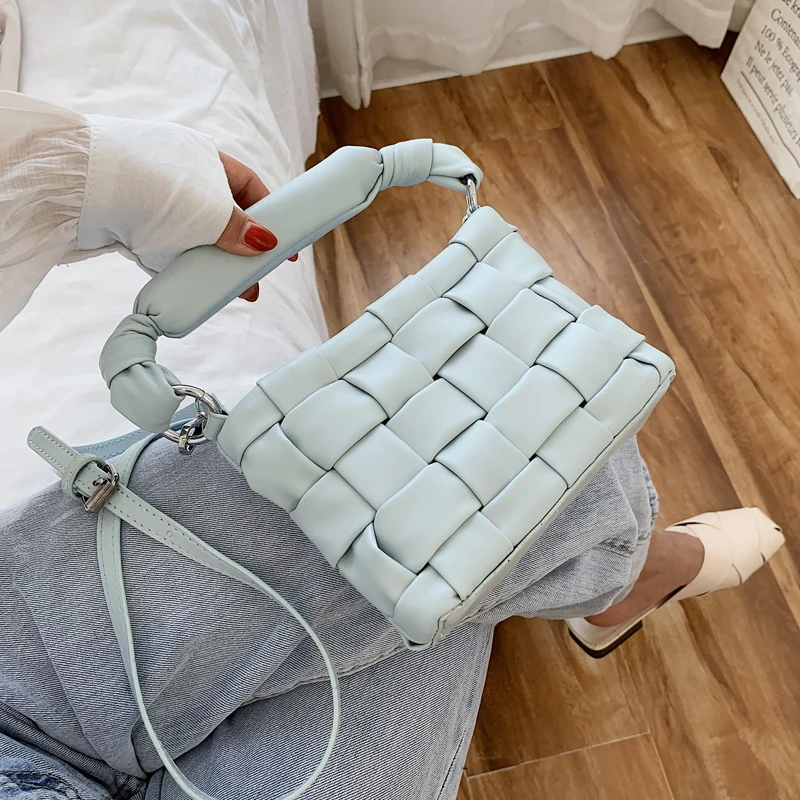 Элегантная плетеная Сумка-тоут для женщин, модная новинка 2020, Высококачественная дизайнерская женская сумка из искусственной кожи, дорожна...
Элегантная плетеная Сумка-тоут для женщин, модная новинка 2020, Высококачественная дизайнерская женская сумка из искусственной кожи, дорожна...