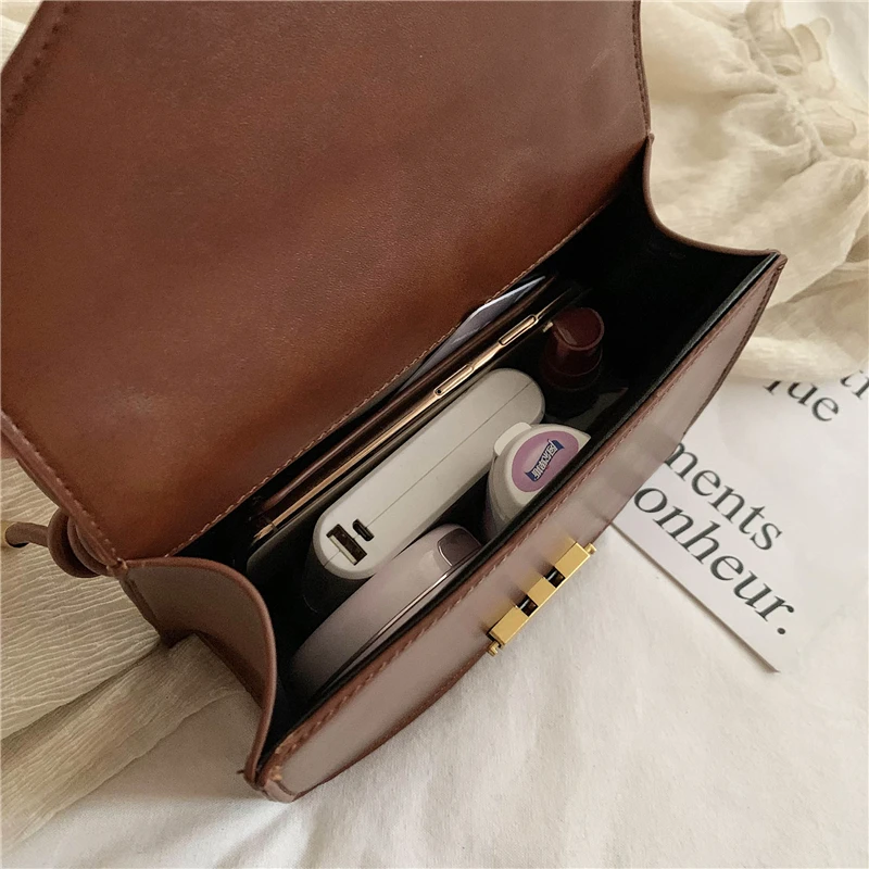 2020 Solid Color Crossbody Square Bag with Lock Women's Classic Shoulder Bag Portable All-match Ladies Small Postman Bags Bolsas
2020 Solid Color Crossbody Square Bag with Lock Women's Classic Shoulder Bag Portable All-match Ladies Small Postman Bags Bolsas