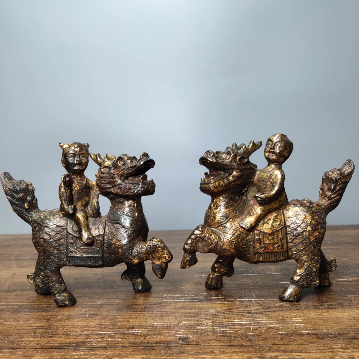 6" Tibet Buddhism Old Bronze Lacquer Cinnabar Qilin Statue A pair Golden boy and jade girl riding a unicorn Town House Give off
6" Tibet Buddhism Old Bronze Lacquer Cinnabar Qilin Statue A pair Golden boy and jade girl riding a unicorn Town House Give off