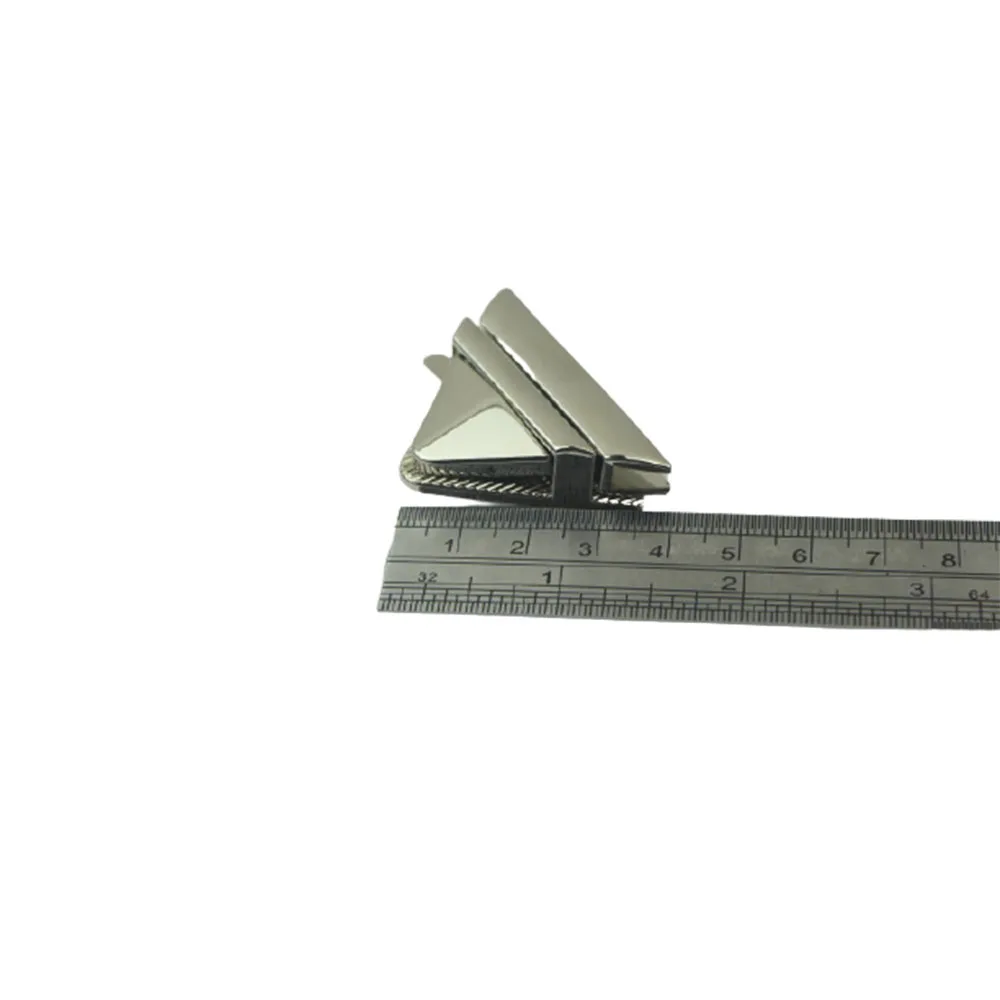 Metal Triangle Press Lock Fashion Switch Lock For Diy Handbag Bag Purse Luggage Hardware Closure Bag Parts Accessories
Metal Triangle Press Lock Fashion Switch Lock For Diy Handbag Bag Purse Luggage Hardware Closure Bag Parts Accessories