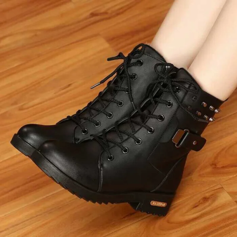 Women's British Mid-tube Boots Leather Short Korean Ankle Boots Flat Shoes 2021 Autumn and Winter New Martin Boots Ankle Boots
Women's British Mid-tube Boots Leather Short Korean Ankle Boots Flat Shoes 2021 Autumn and Winter New Martin Boots Ankle Boots